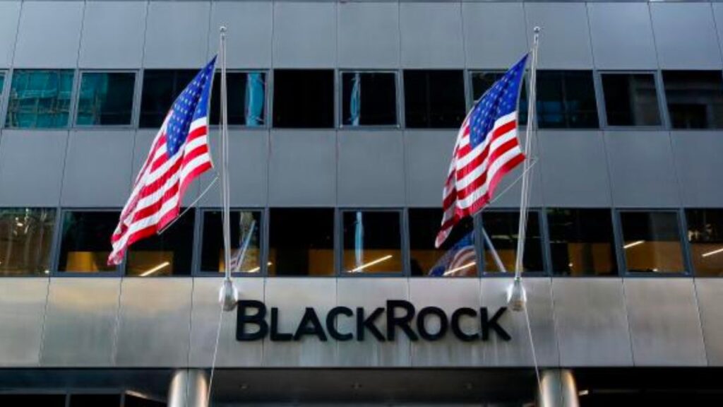 BlackRock Sets Stage: Investment Giants Join Race with Bitcoin ETFs Filings